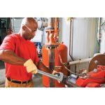 31100_R_818 18 Alum Wrench_Action_72dpi